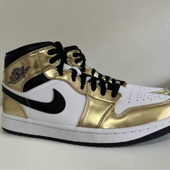 SOLD - Air Jordan 1 Mid SE - Picture 5 of 7